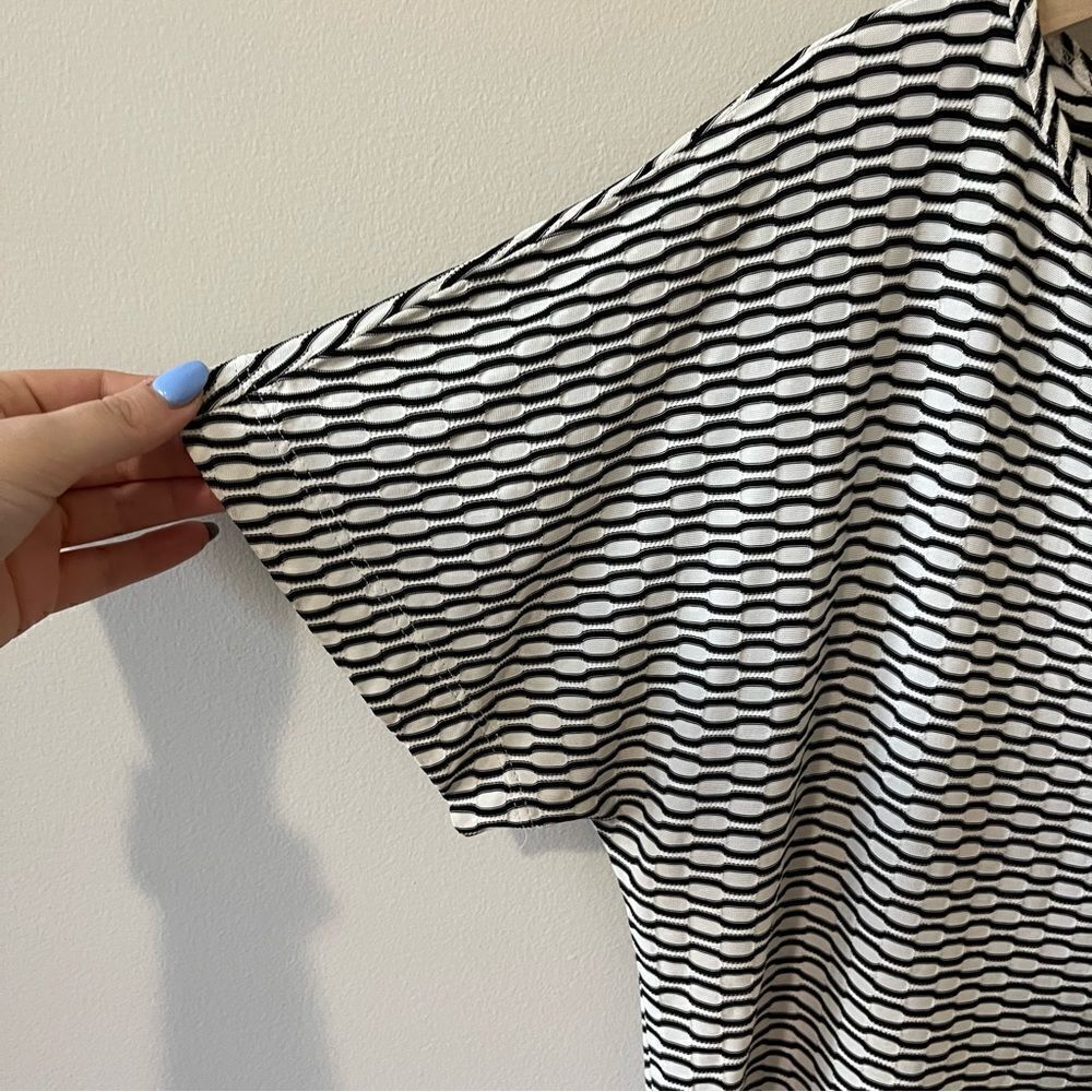 St. John Short Sleeve Top - Picture 5 of 13